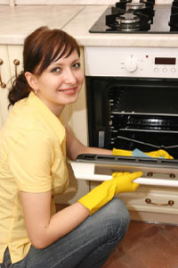 How to Clean Kitchen Oven